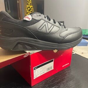 New Balance Men's 928V3 Walking
Shoe Black/Black size 11  2E